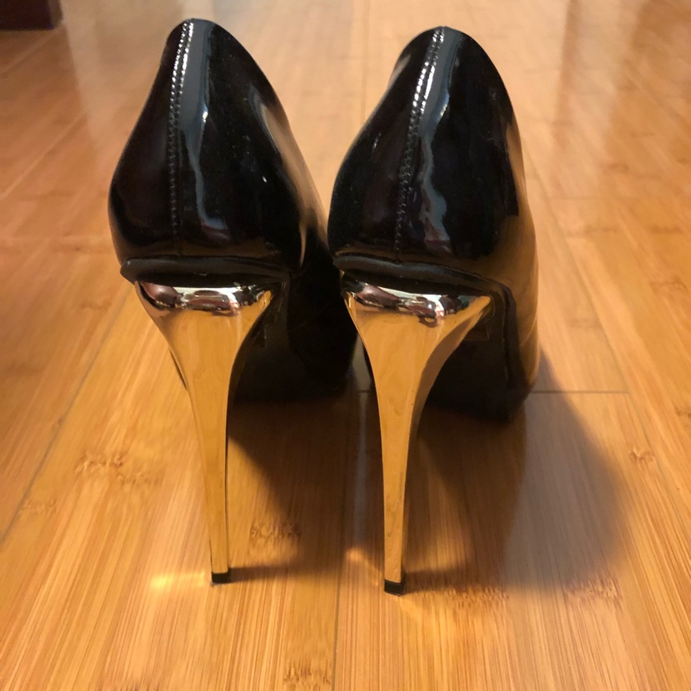 Heels - Picture 2 of 3